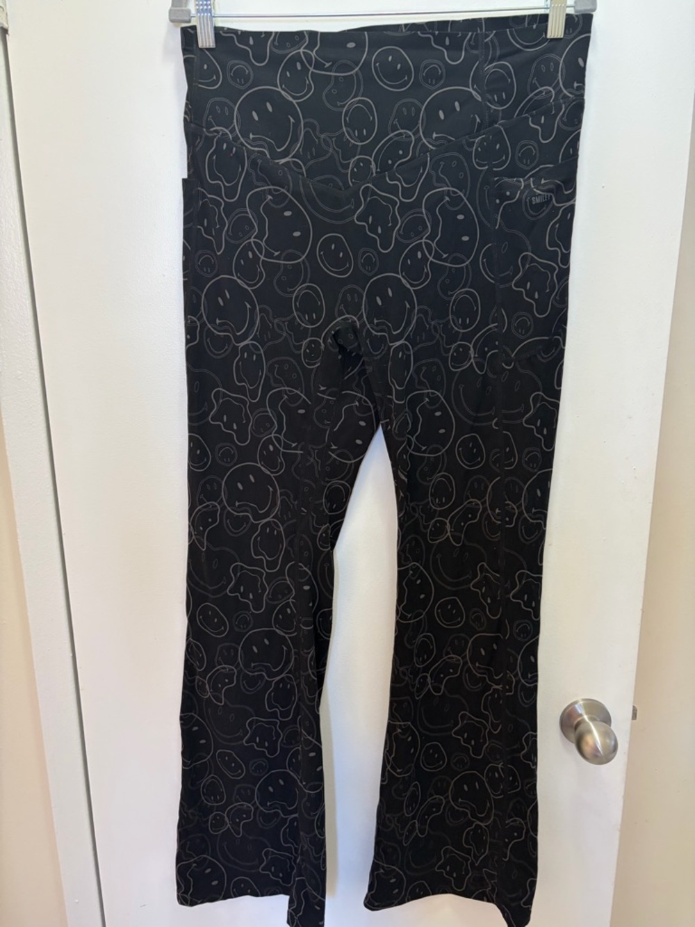 Halara Black Smiley Face Yoga Boot Cut Leggings Size XL(16)